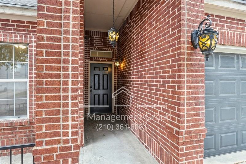 4738 Rosemarys Farm - Photo 3 of 34