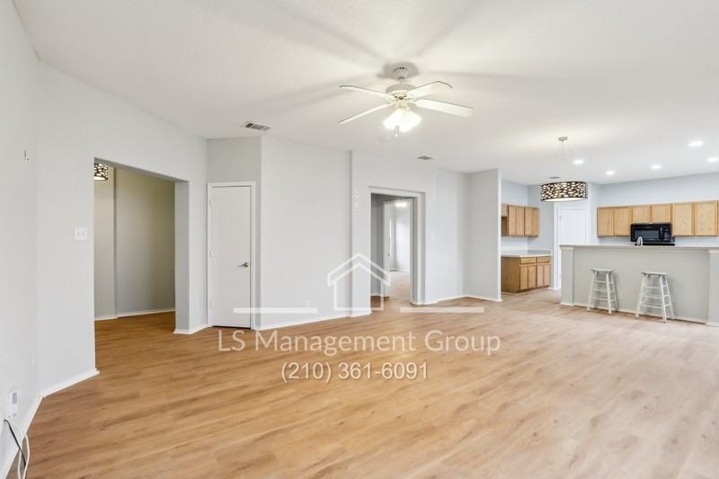 4738 Rosemarys Farm - Photo 6 of 34