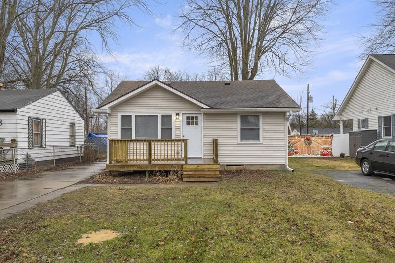 23611 Ada St - Photo 2 of 15
