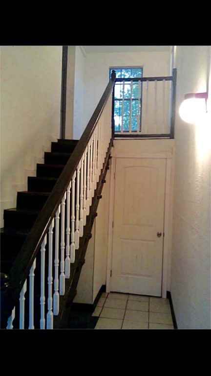 811 Harbor St - Photo 2 of 3