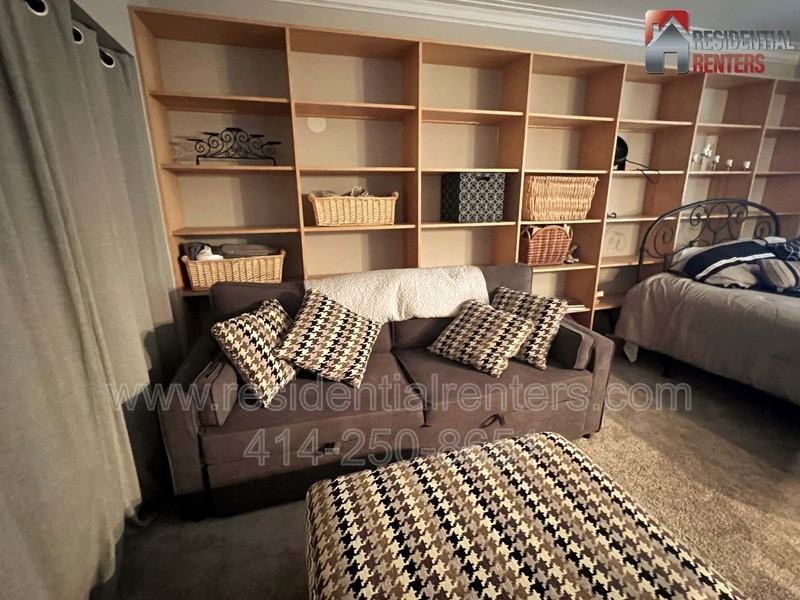 1028 E Juneau Ave #606 - Photo 3 of 9