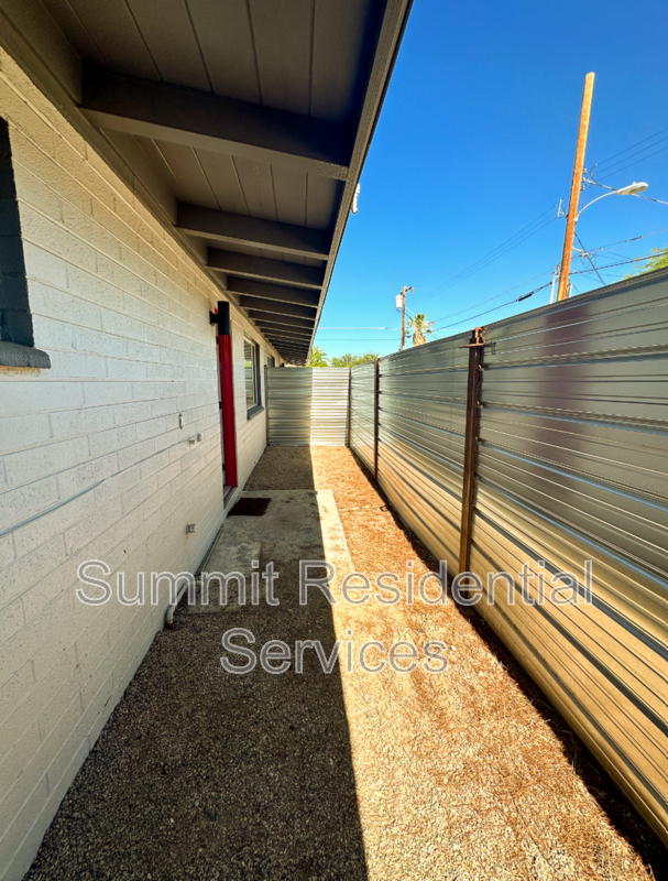 2756 N Forgeus Ave - Photo 2 of 12