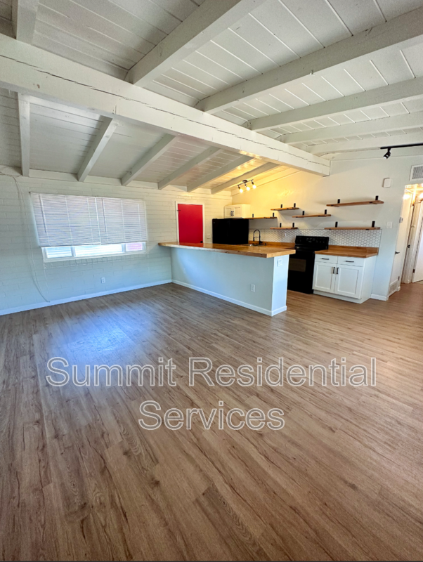 2756 N Forgeus Ave - Photo 3 of 12