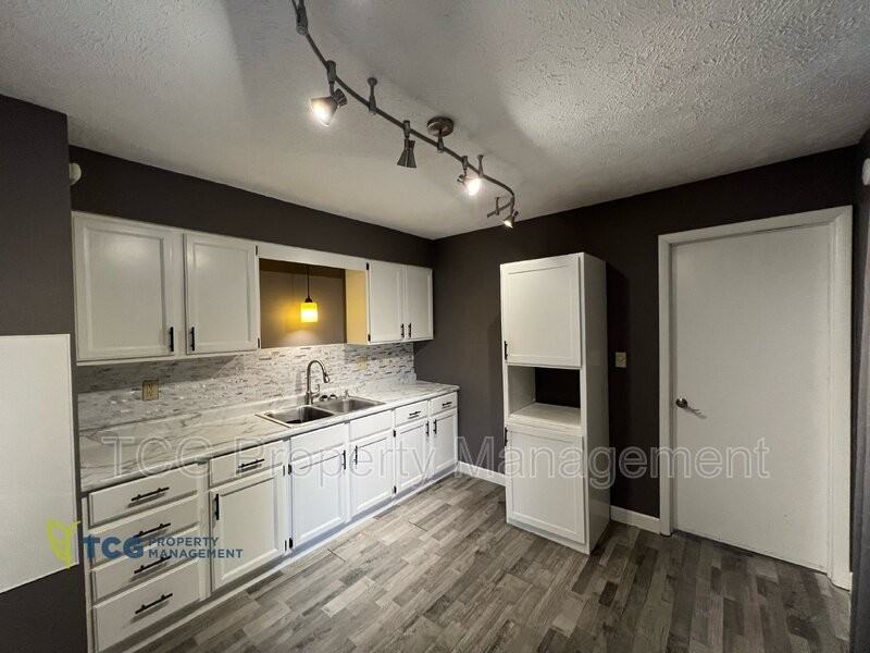 1920 Ottawa Ave - Photo 3 of 8