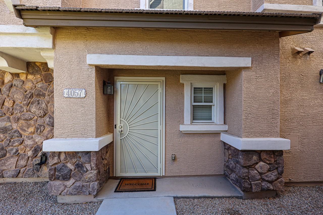 4057 E Windsor Dr - Photo 3 of 39