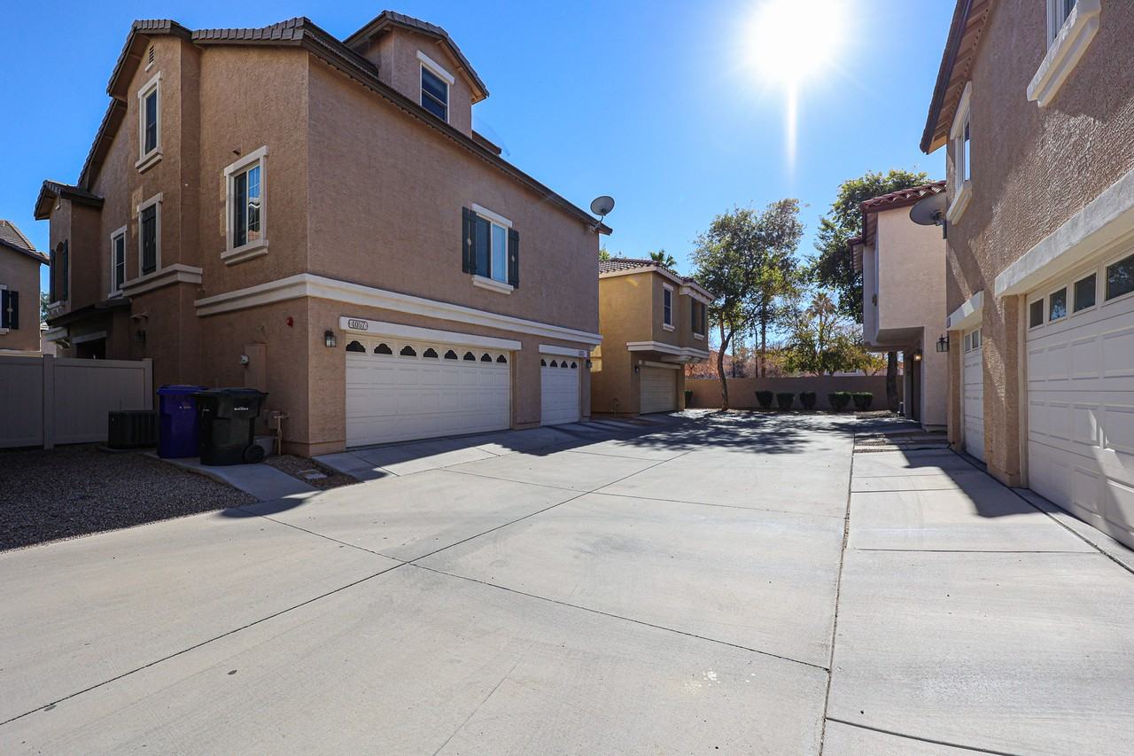 4057 E Windsor Dr - Photo 4 of 39