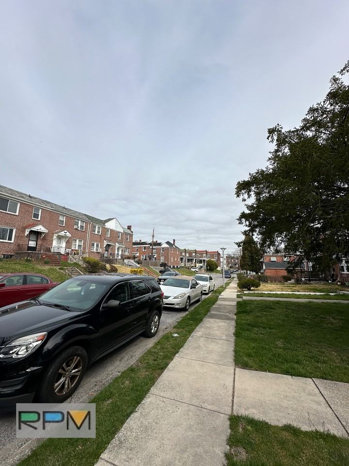 5001 Govane Ave - Photo 2 of 12