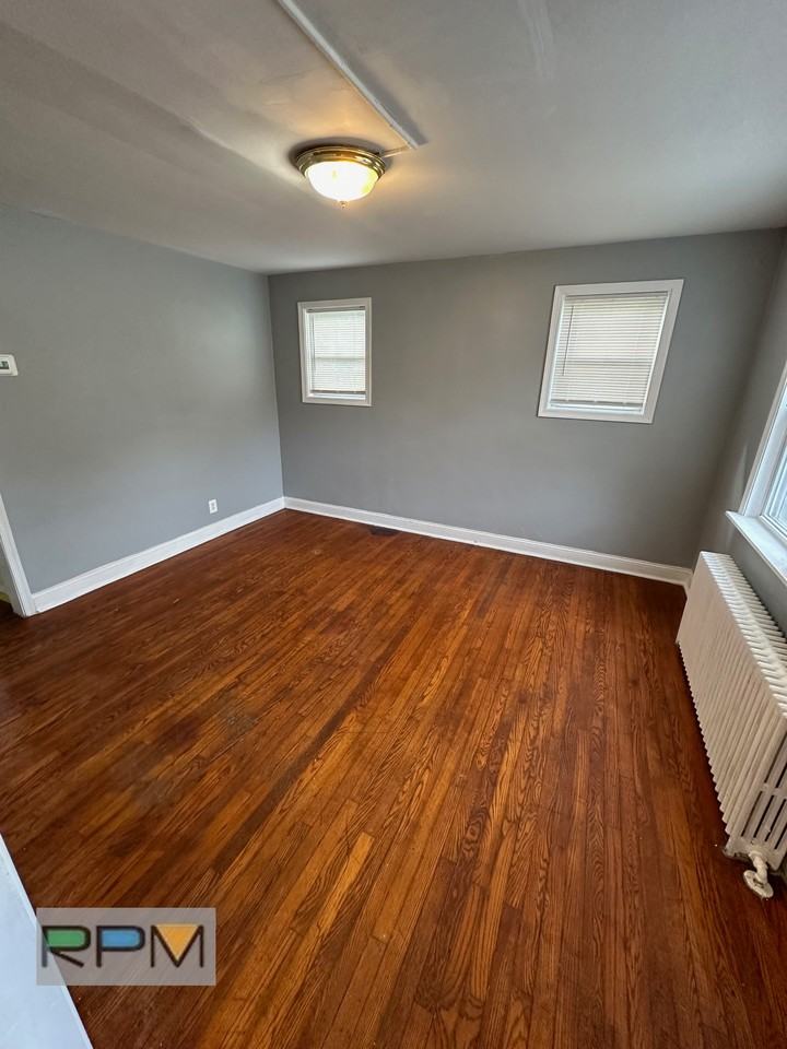 5001 Govane Ave - Photo 3 of 12