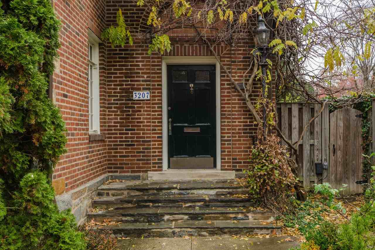 3207 Cathedral Ave NW - Photo 2 of 25