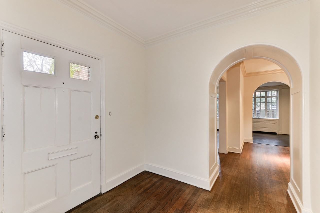 3207 Cathedral Ave NW - Photo 3 of 25