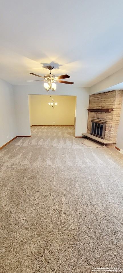 875 W Poplar St - Photo 3 of 33