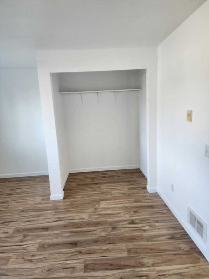 325 E Gilman Ave #B - Photo 3 of 38