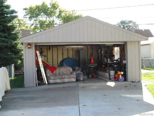 14851 Keppen Ave - Photo 2 of 40