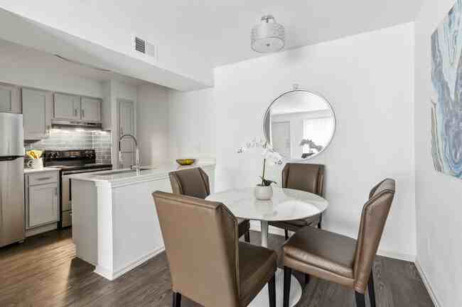 2301 West 18th Street #VAS1 - Photo 3 of 21