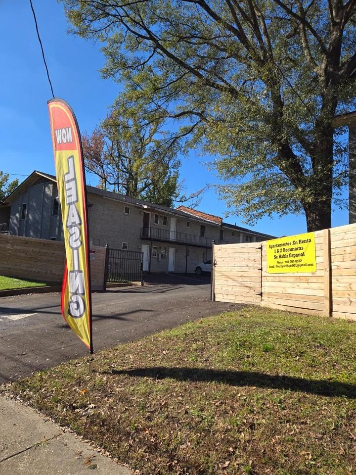 The Courtyards - Photo 3 of 3