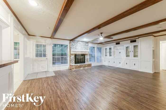 14603 Cedar Point Dr - Photo 3 of 17