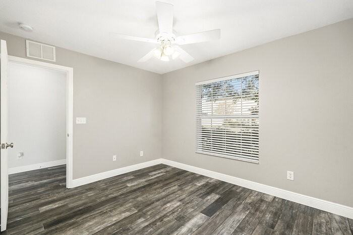 5131 Dancing Bay Ln - Photo 3 of 26