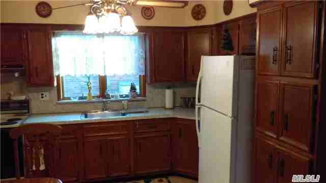 640 Midvale Ave - Photo 3 of 11