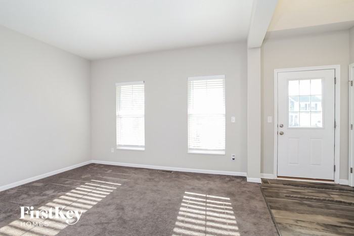 7368 Connor Ave - Photo 3 of 15