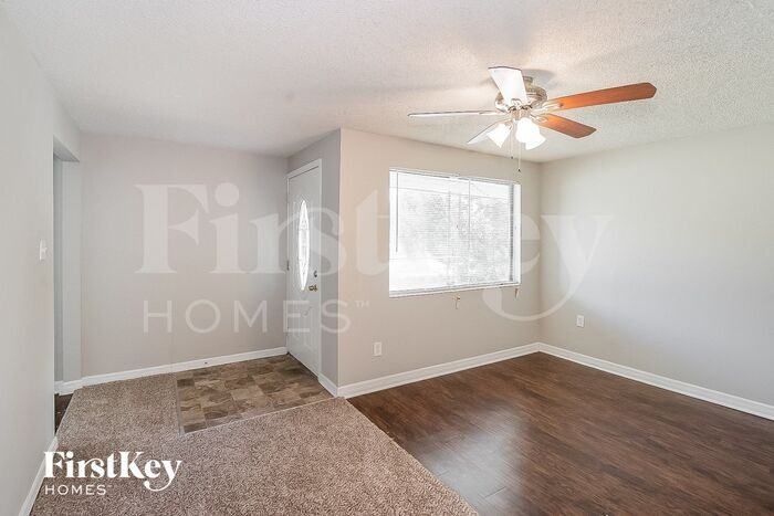 8312 Thornton Ct - Photo 3 of 15