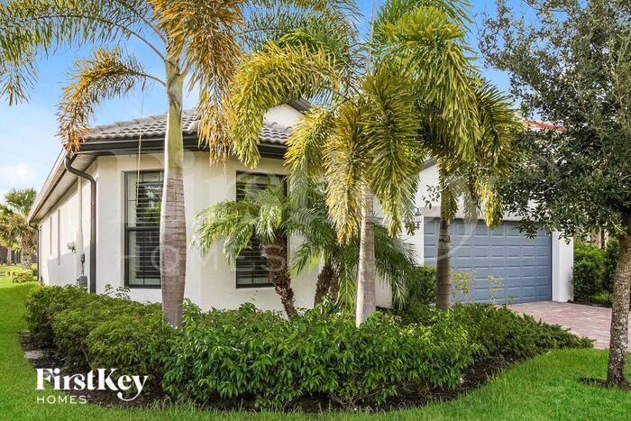 3521 E Hampton Cir - Photo 2 of 15