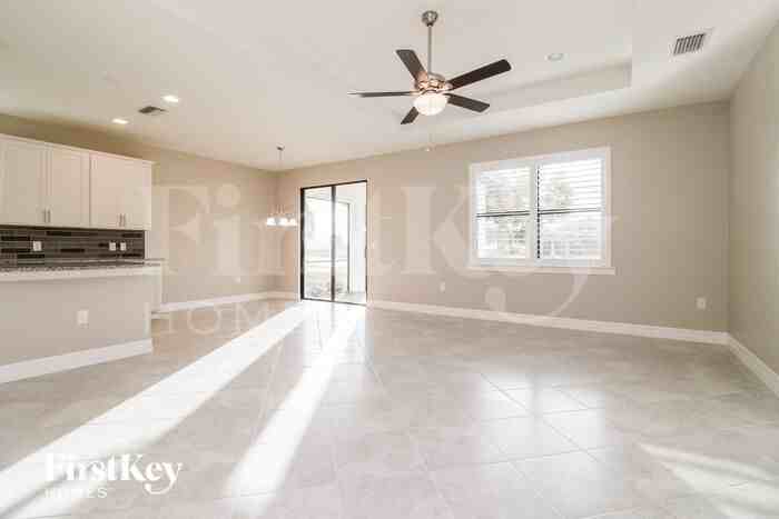 3521 E Hampton Cir - Photo 3 of 15