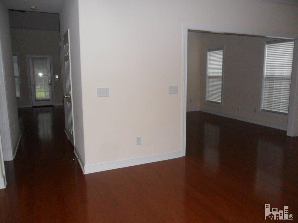 1304 Wakefield Ct - Photo 2 of 15