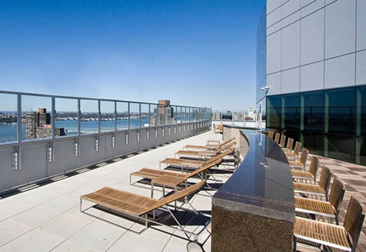 505 W 37th St #2112 - Photo 5 of 6