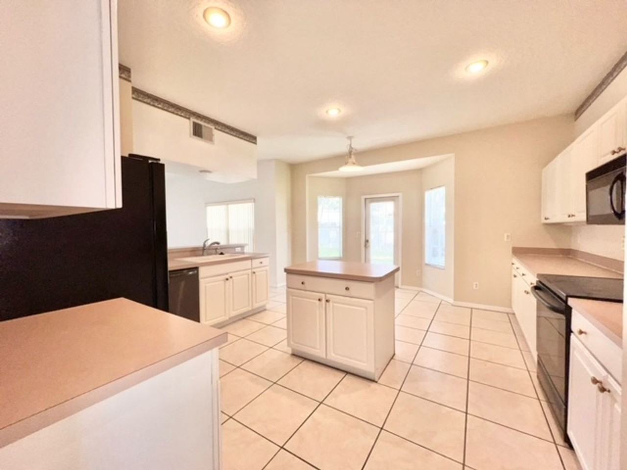 1225 Falconcrest Blvd - Photo 5 of 23