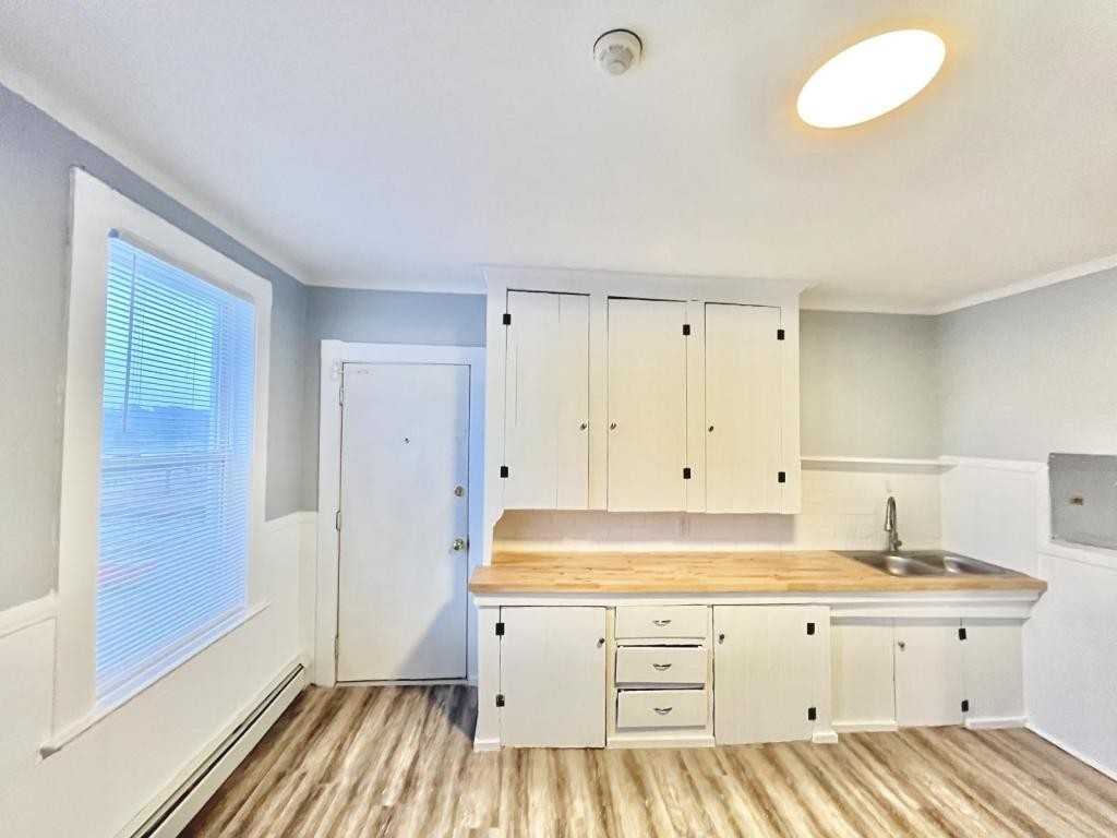 69 Lincoln St - Photo 2 of 7