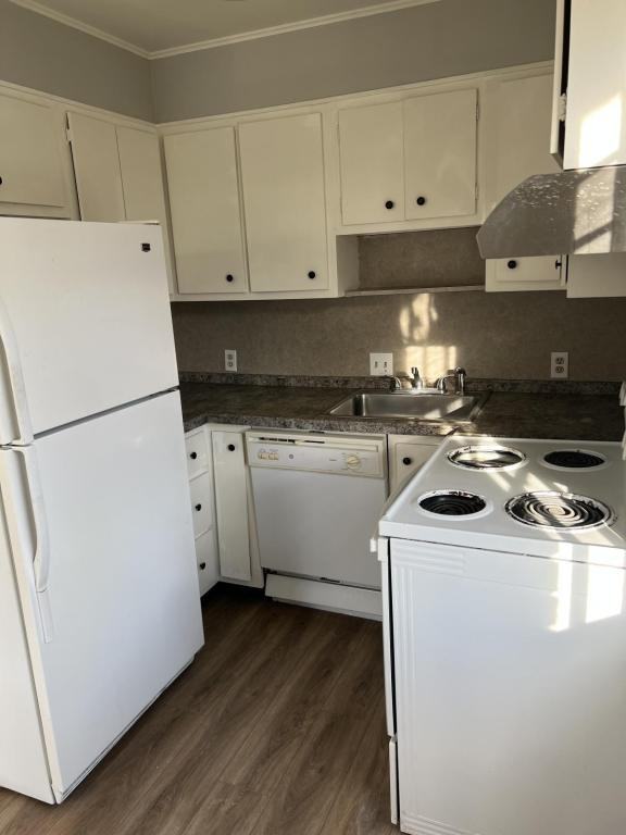 1676 Western Ave Apt 1d - Photo 3 of 9