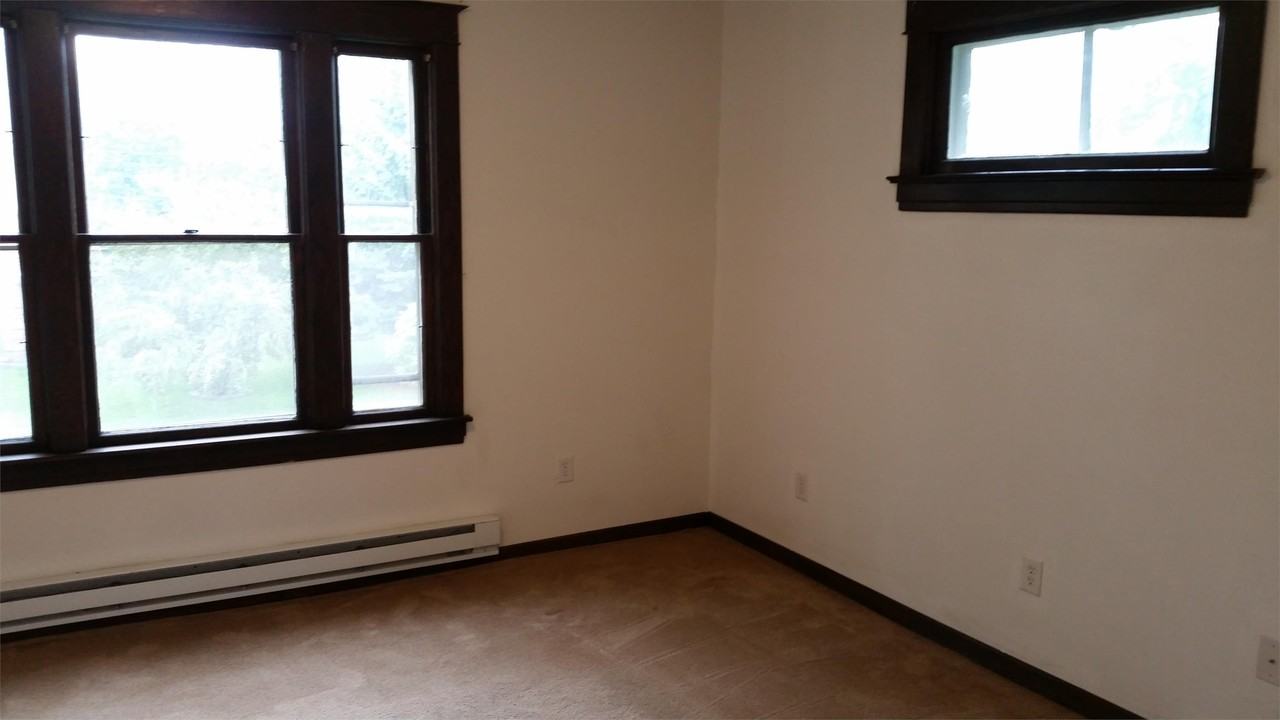 227 6th St S - Photo 2 of 7
