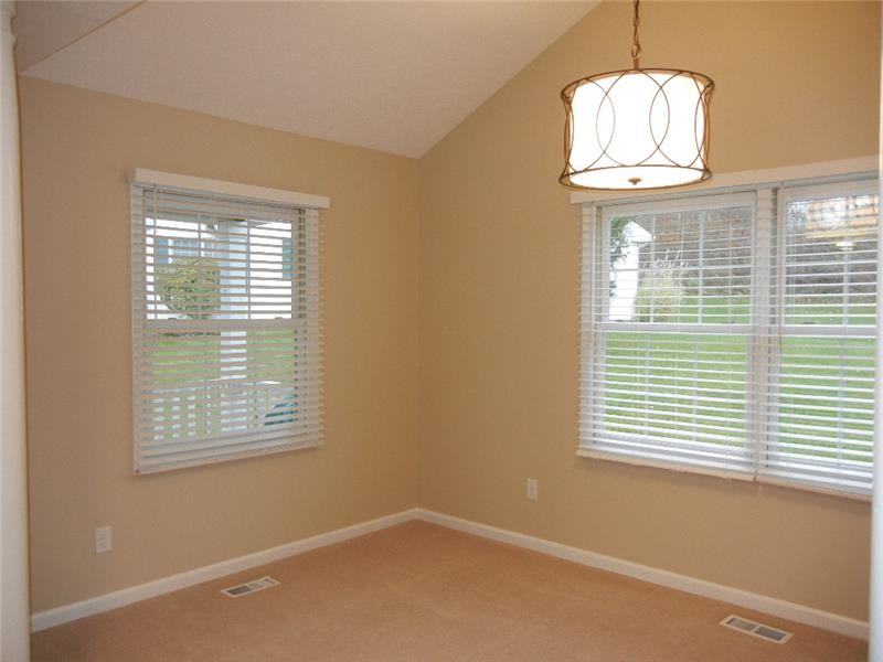 2065 Foxglove Ln - Photo 3 of 18