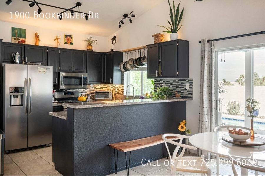 1900 Bookbinder Drive - Photo 3 of 30