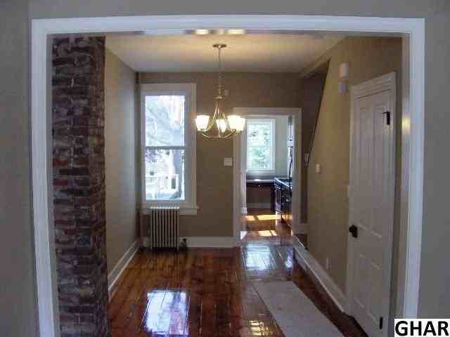 1406 Green St - Photo 3 of 15