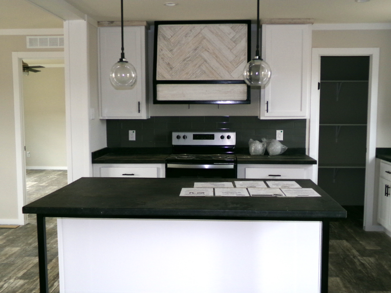 351 Patriot Ln - Photo 3 of 10