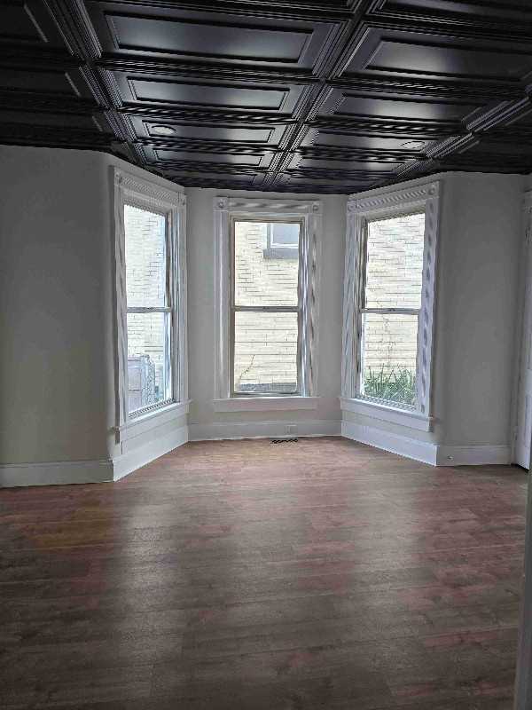 909 6th Ave - Photo 6 of 20