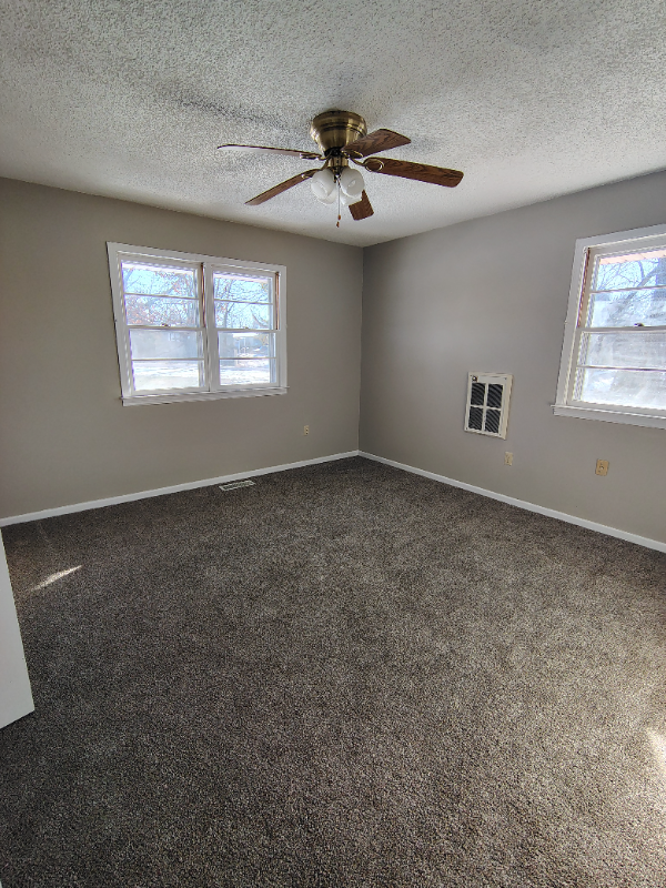 1725 N Phillips Rd - Photo 3 of 8