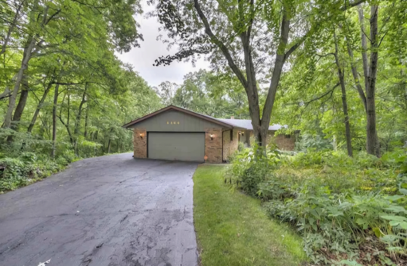 6466 Thorncrest Dr - Photo 2 of 17