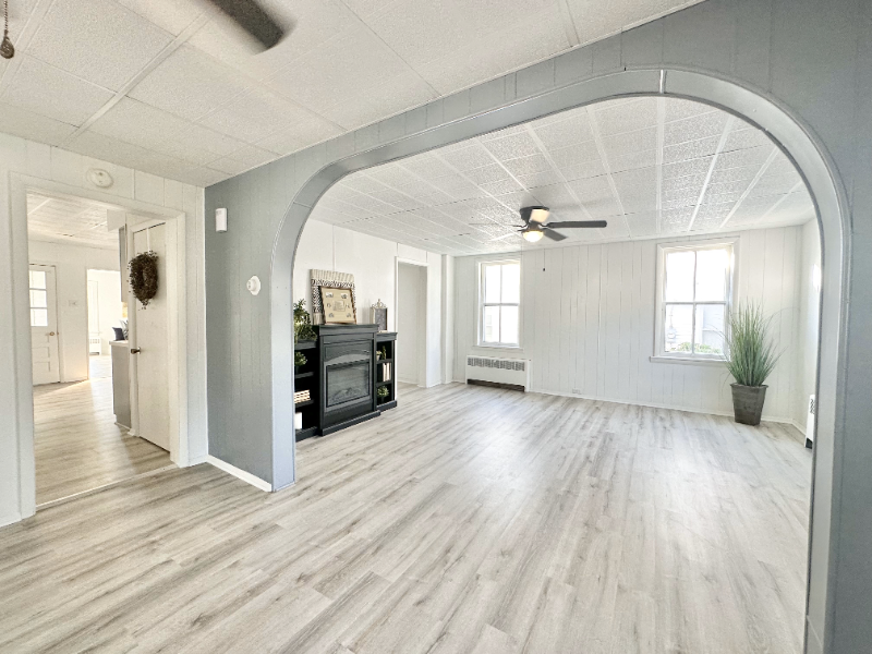 957 Vine St - Photo 2 of 4