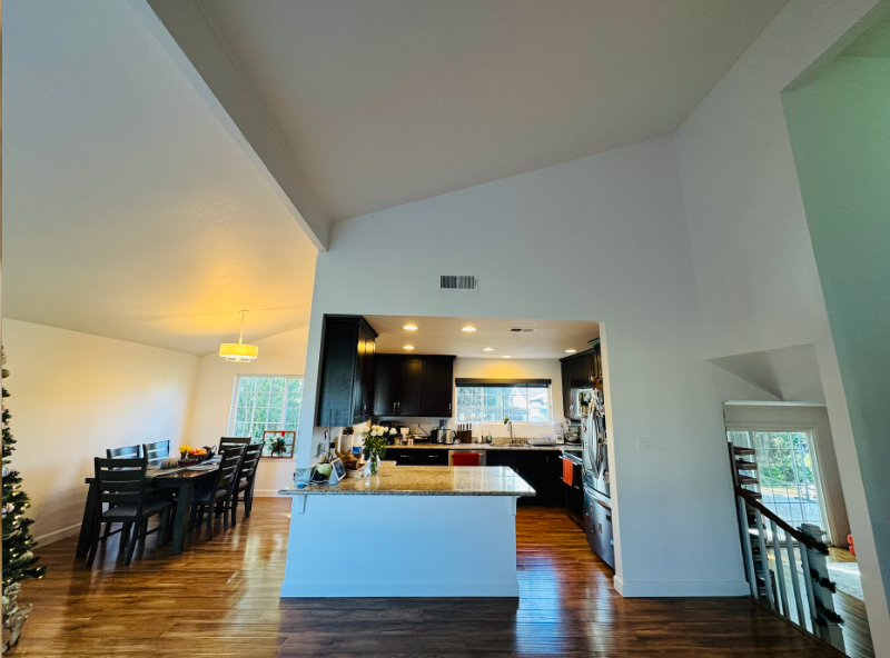 687 Geraldine St - Photo 2 of 20