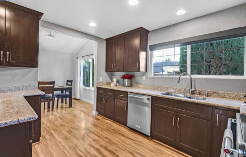 687 Geraldine St - Photo 3 of 20