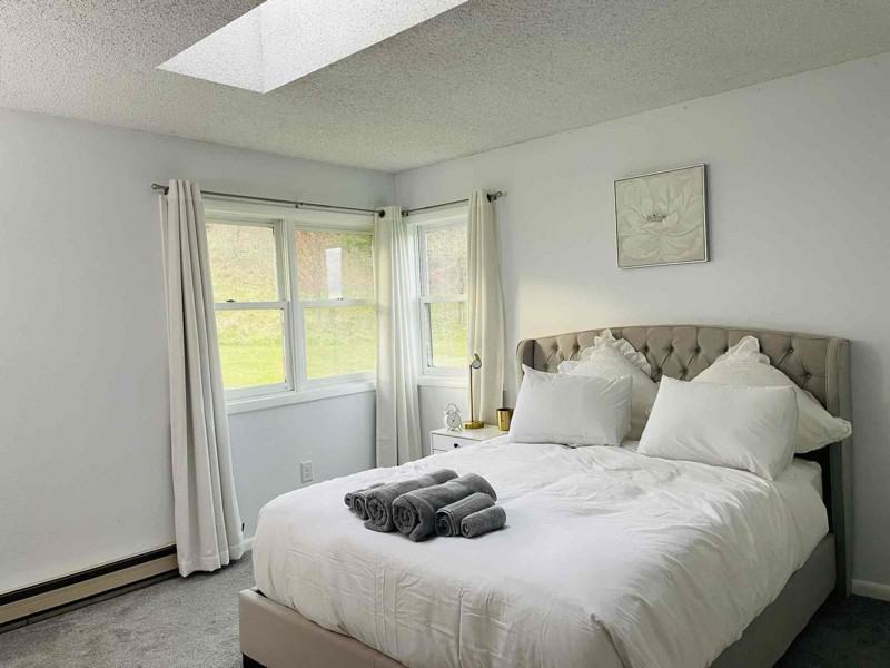 35 Surrey Hill Dr - Photo 2 of 7
