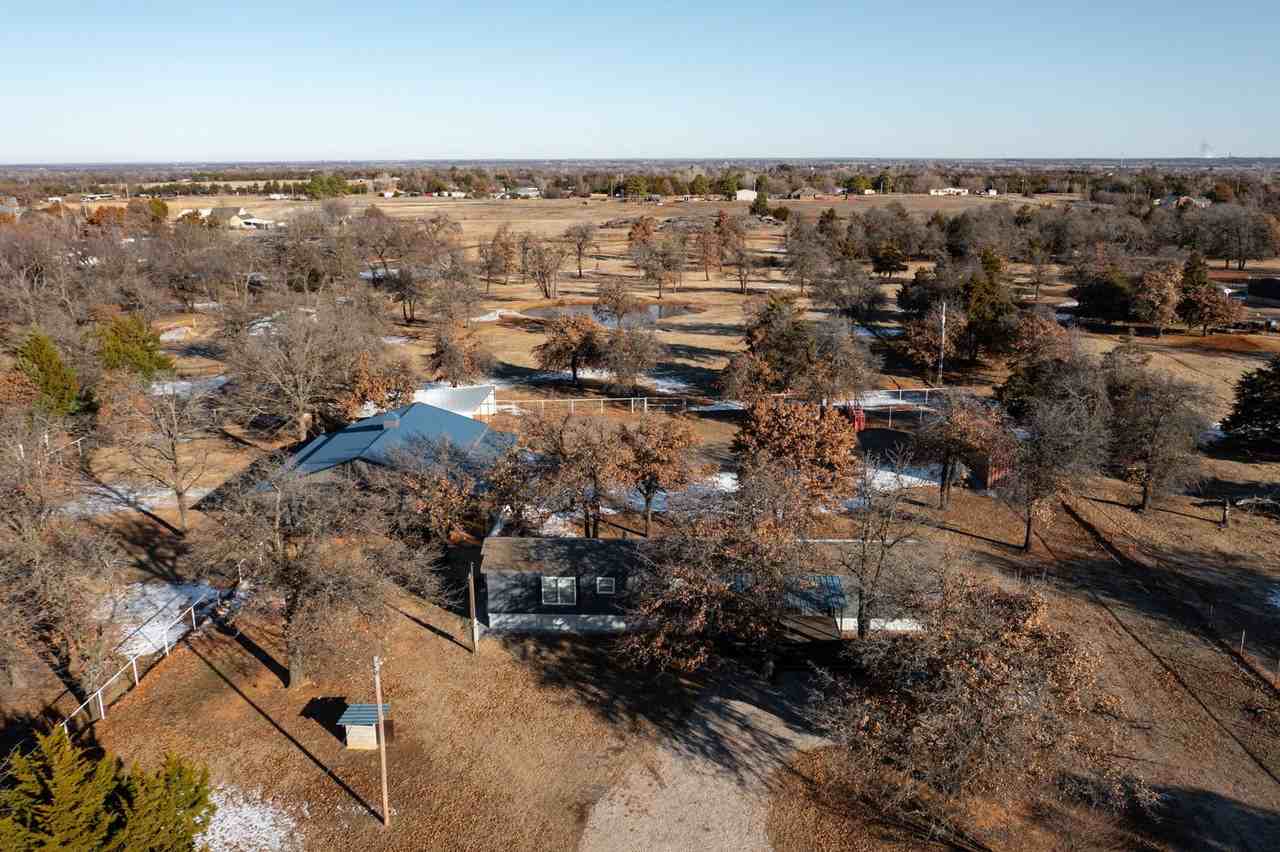 12113 Ne 63rd St - Photo 3 of 49