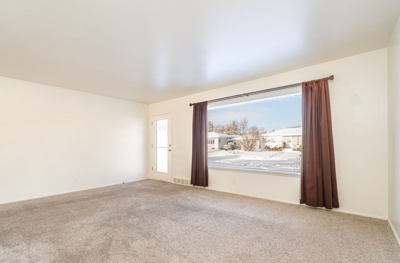 204 19th Ave Nw - Photo 4 of 31