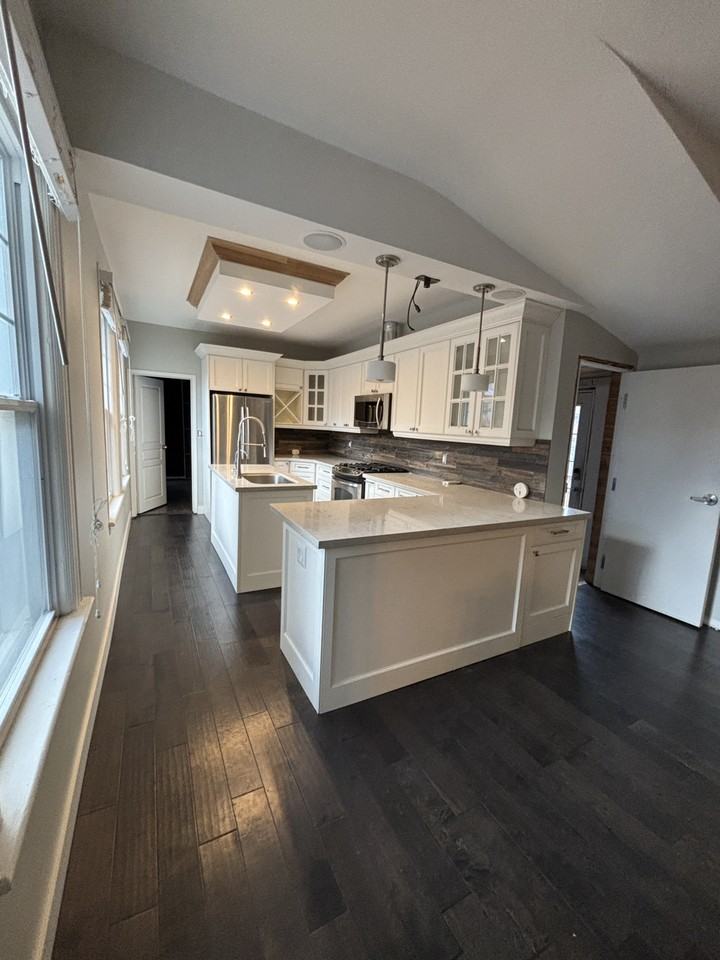 216 Queens Dr - Photo 2 of 17