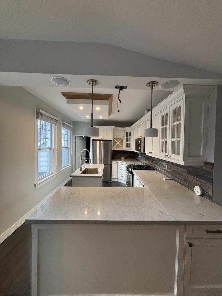 216 Queens Dr - Photo 3 of 17