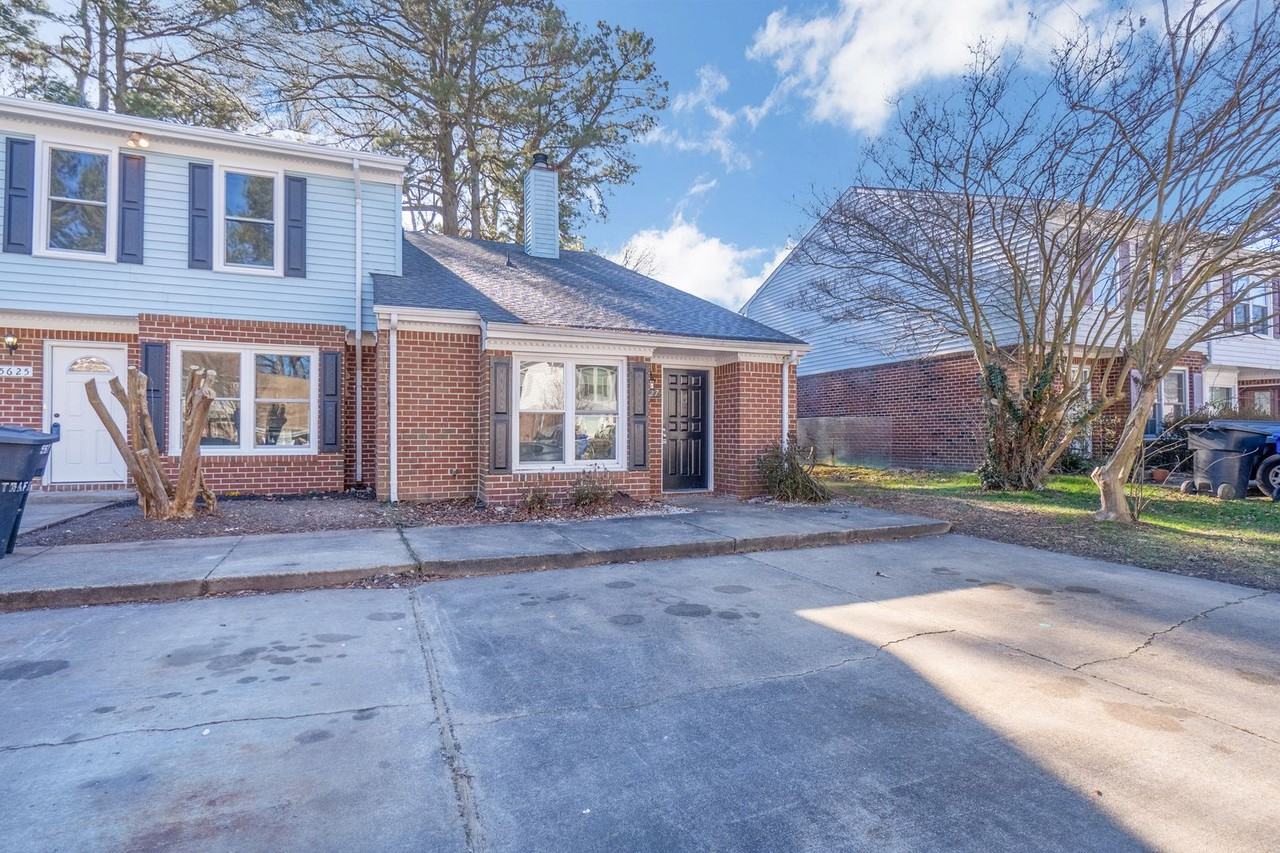5627 Trafalgar Arch - Photo 2 of 24