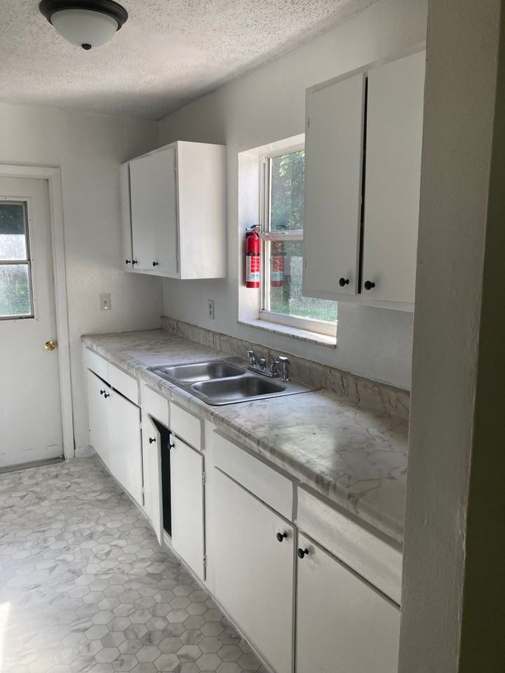 2375 Austin Ave - Photo 5 of 9