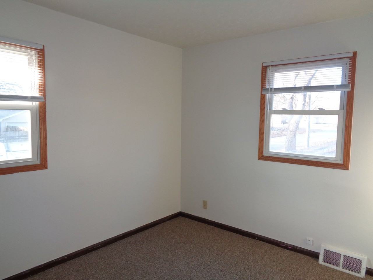 5200 Myrtle St - Photo 6 of 13